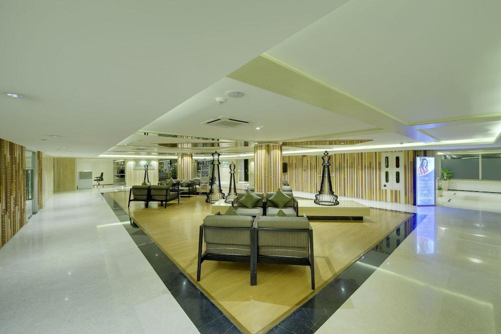 Davanam Sarovar Portico Suites Bangalore Exteriör bild
