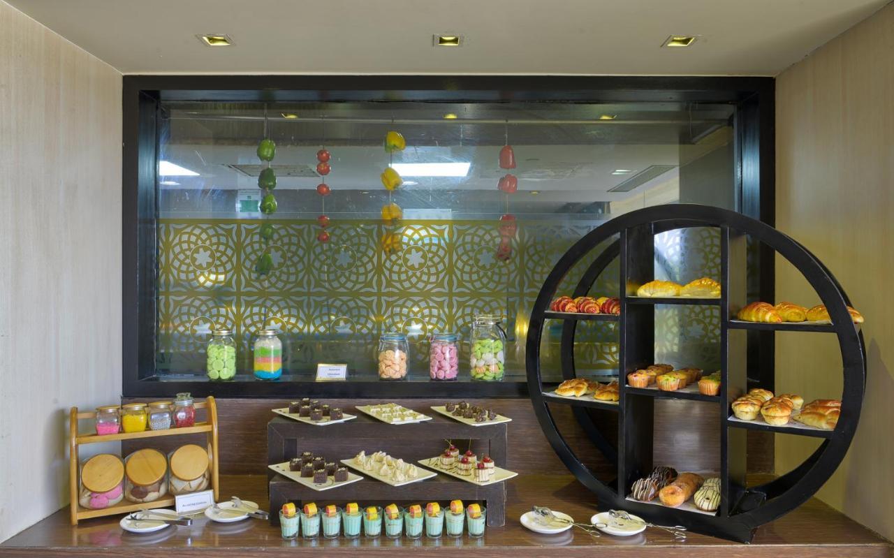 Davanam Sarovar Portico Suites Bangalore Exteriör bild