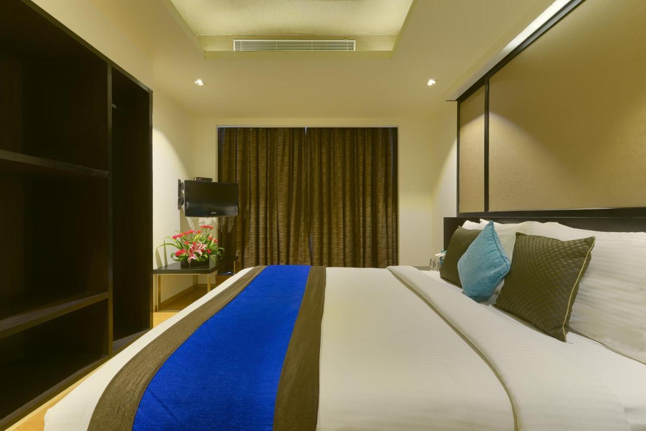 Davanam Sarovar Portico Suites Bangalore Exteriör bild